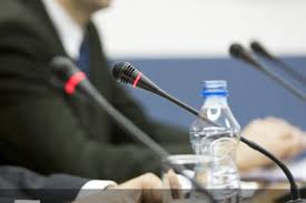 Ley de debate obligatorio se postergó tras la polémica que generó la grilla preestablecida de participantes