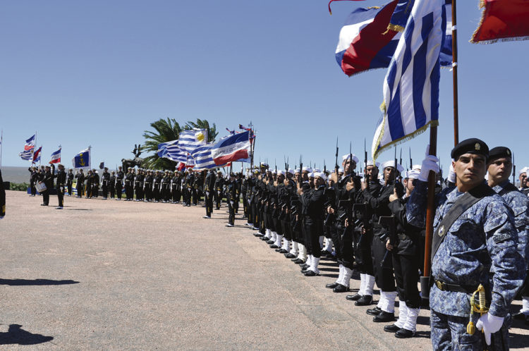 Reforma de la Ley Orgánica Militar genera malestar en los militares y rechazo de la oposición