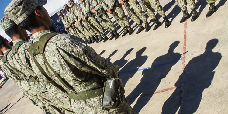 Reforma de la Ley Orgánica Militar genera malestar en los militares y rechazo de la oposición