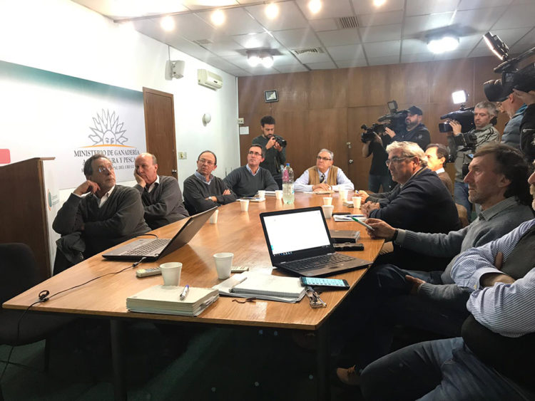 Benech y gremiales analizaron las cadenas y hablaron sobre impacto ambiental del agro