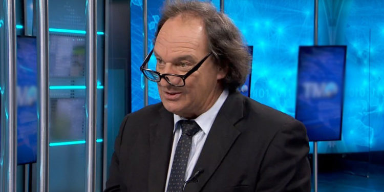 Especialista en Derecho Constitucional entiende una “pérdida de tiempo” el intento por aprobar el voto en el exterior