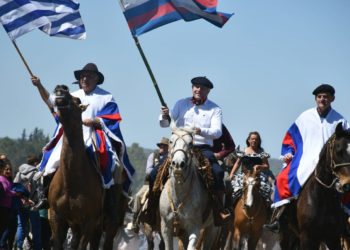 El Gral. (r) Guido Manini Ríos rindió homenaje a Artigas en el Hervidero