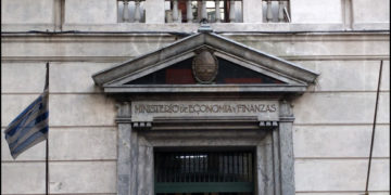 ¿Las agencias calificadoras aplauden o advierten al gobierno?