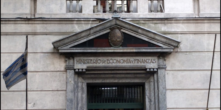 ¿Las agencias calificadoras aplauden o advierten al gobierno?