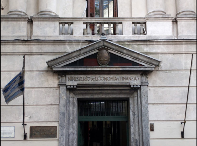 ¿Las agencias calificadoras aplauden o advierten al gobierno?