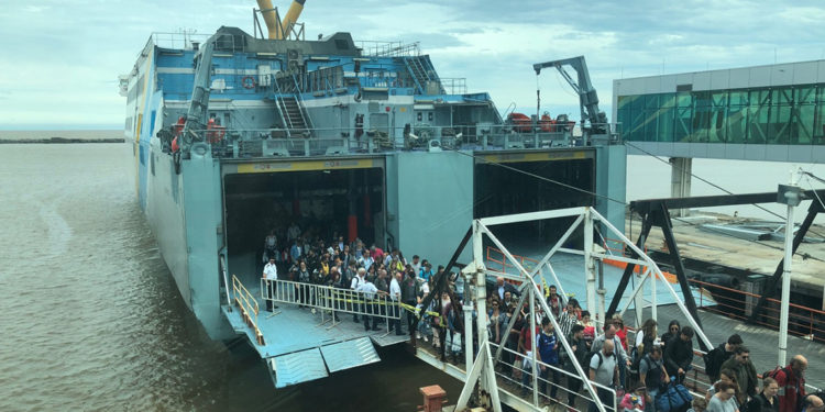 Oscar Bottinelli: la adhesión monolítica al FA de los votantes que vienen de Argentina “tiene mucho de fantasía”