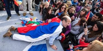 Martínez en busca de ayuda en Buenos Aires