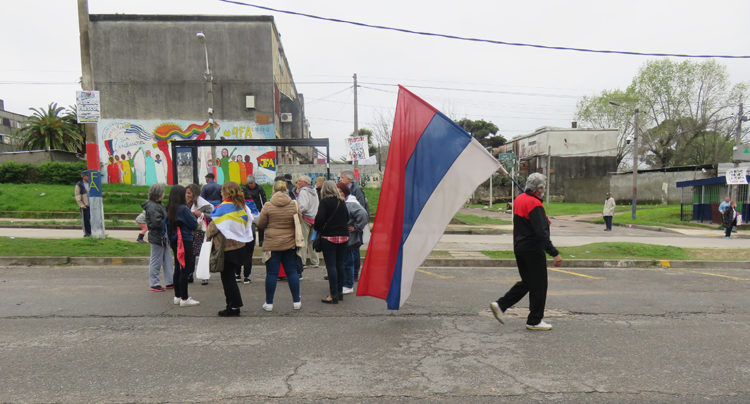 Caminatas de Martínez por los municipios para acercarse más al electorado