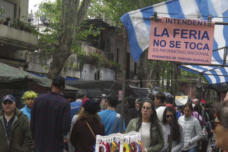 Feriantes de Tristán Narvaja mantienen conflicto con IM