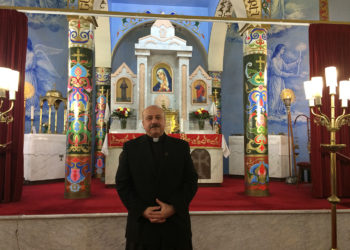 Padre Genaro Lusararian:  “La cancha está muy flechada en contra de los cristianos”