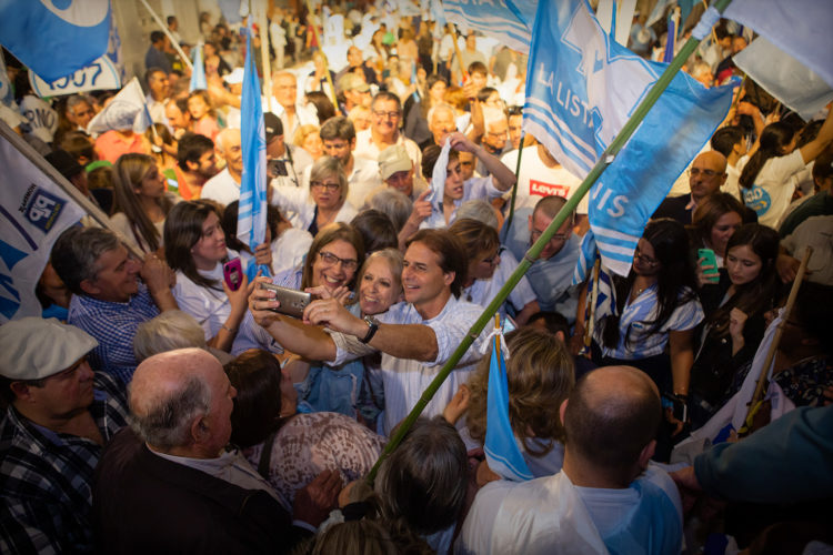 Partido Nacional logra el apoyo de la oposición y perfila un acuerdo “multicolor” de cara al balotaje