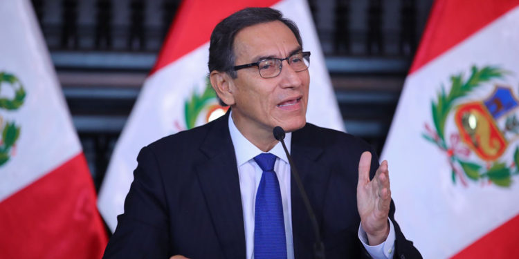 Crisis política en Perú ante la decisión del presidente de disolver el Congreso