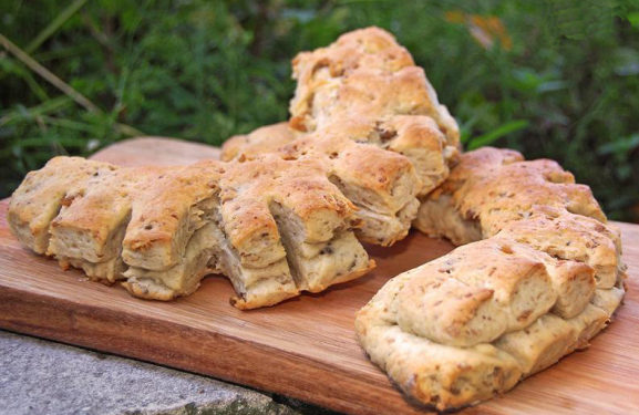 Martínez:  viajes, construcciones y roscas de chicharrones