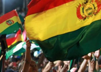 Bolivia frente al desafío de la democratización y la industrialización