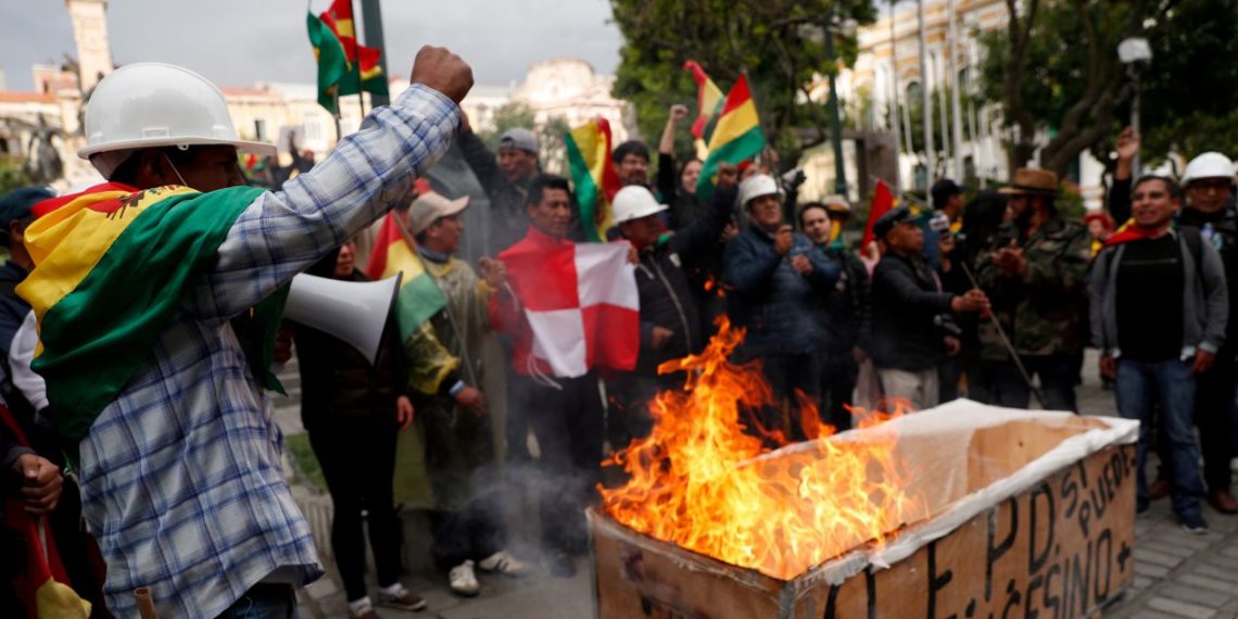 Bolivia y Chile: Turbas incendiarias ganan las calles en nombre del “pueblo” ¿Izquierdas o derechas?