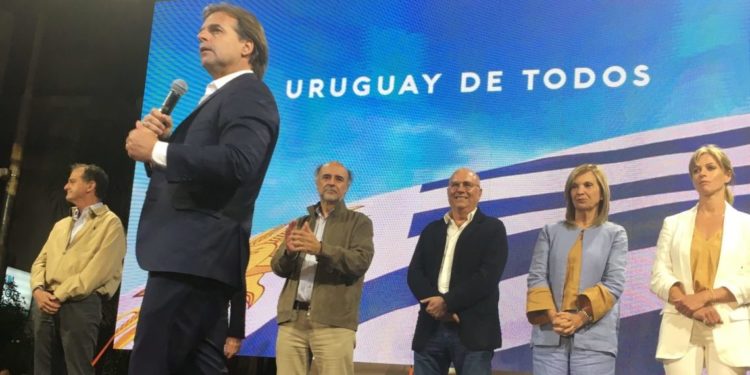 La coalición multicolor está muy cerca del triunfo y “el resultado es irreversible”, dijo Lacalle Pou