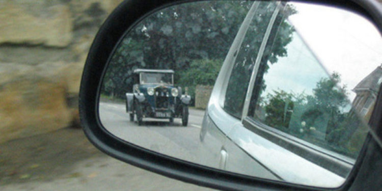 Mirando por el retrovisor