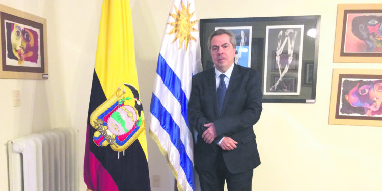 Galo Galarza: el embajador Ecuatoriano que reivindica a Artigas, Rodó, Juana de Ibarbourou y Alberto Spencer
