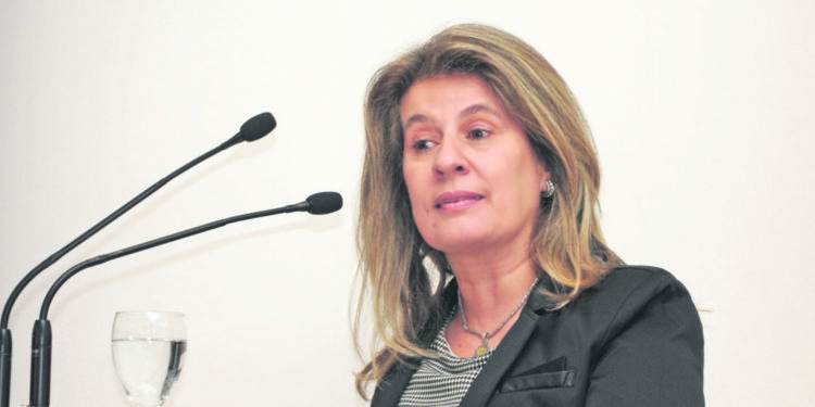Gobierno electo impulsará modificación de la ley de medios y no descarta su derogación, afirma asesora