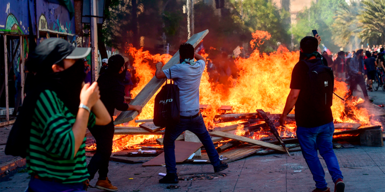 Chile entre demonios y dinosaurios