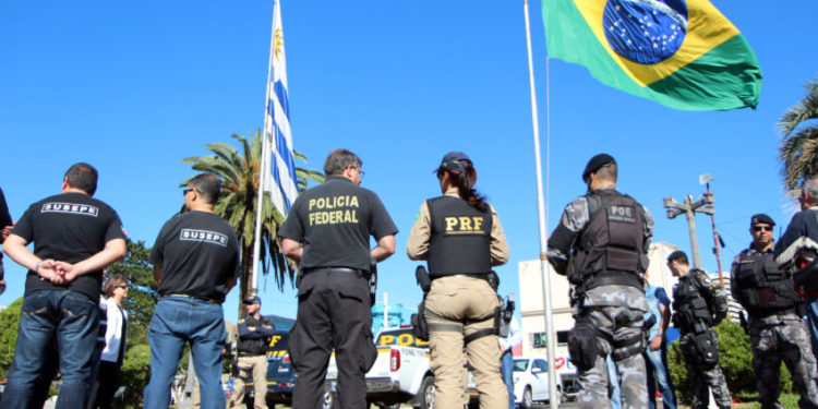 Policía Federal de Brasil combate el tráfico de drogas y armas en la frontera con Uruguay