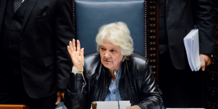 Lucía Topolansky: “Yo que Larrañaga agarraba el Ministerio de Ganadería”