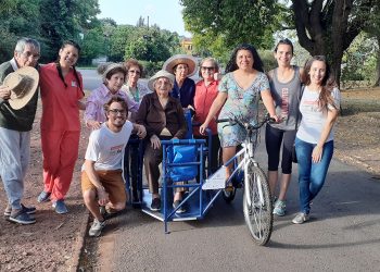 En bici sin edad:  pedaleos que convierten la generosidad en alegría