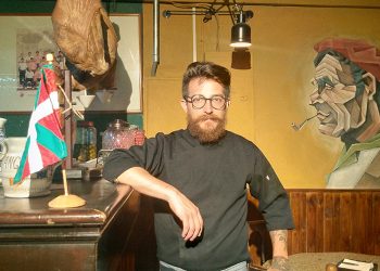 Pacharán: la mística vasca en una taberna