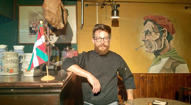 Pacharán: la mística vasca en una taberna