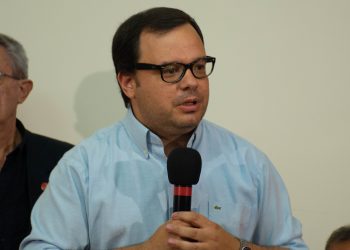 Felipe Schipani:  “No proponemos juntarnos para sacar al FA, sino para cambiar su gestión deficitaria”