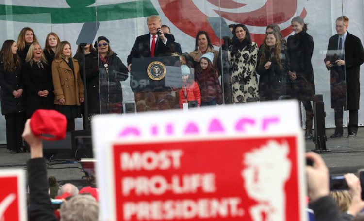Trump: “Los niños por nacer nunca han tenido un defensor más fuerte en la Casa Blanca”