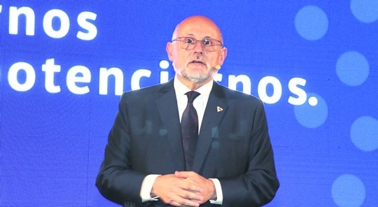Juan Martínez Escrich:  “El turismo impulsa al país y lo sostiene”