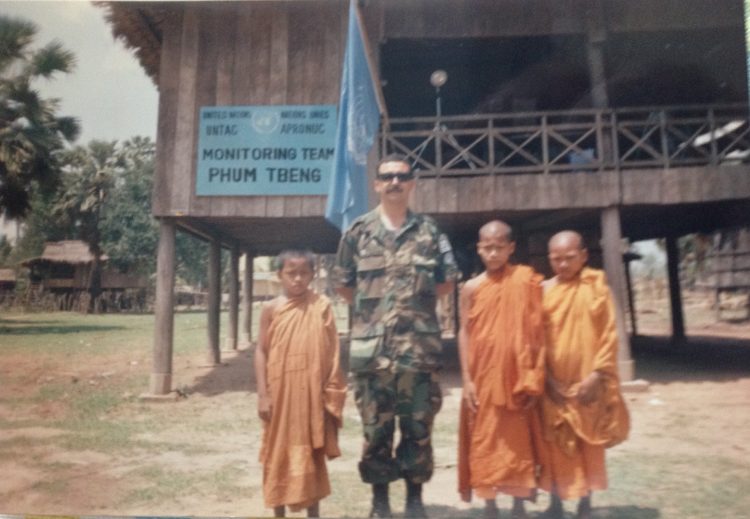 Raúl Lozano de observador de conflictos internacionales a senador con enfoque social