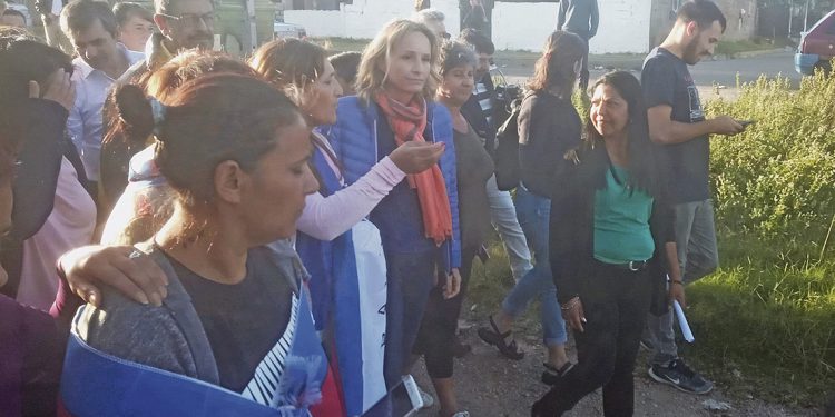 Laura Raffo y su equipo iniciaron en Casavalle los recorridos barriales