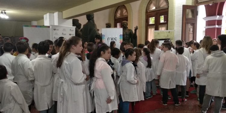 El pasaje de la educación como un bien corporativo a un bien público