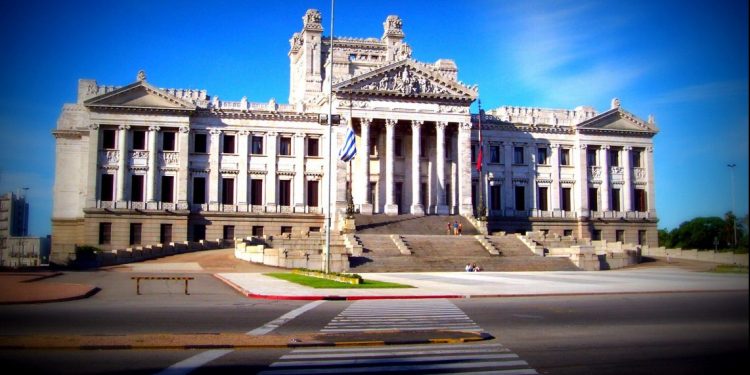 Socios de la coalición presentaron modificaciones a la LUC y se busca agilizar la remisión del proyecto al Parlamento