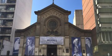 La Iglesia del Cordón se viste para el #8M