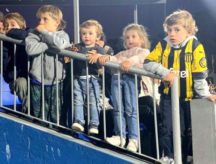 El rugby uruguayo vivió un día histórico y la Asociación Española estuvo presente con Española Móvil