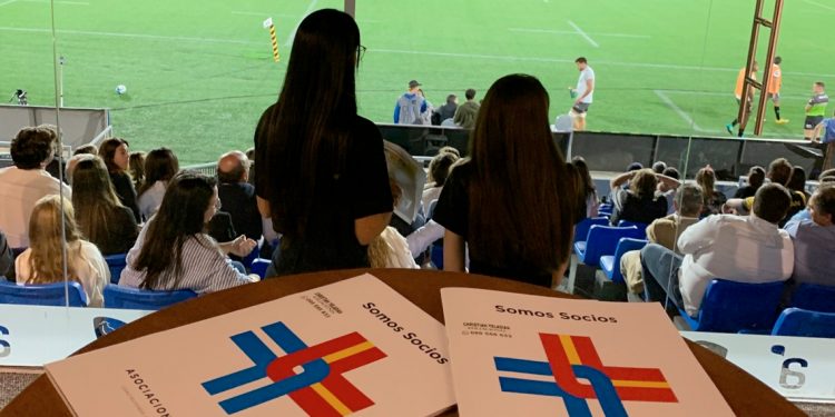 El rugby uruguayo vivió un día histórico y la Asociación Española estuvo presente con Española Móvil