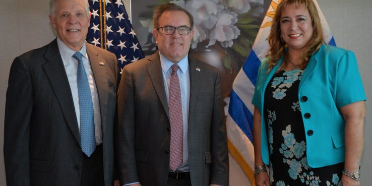 Futura Ministra Irene Moreira se reúne con Misión de los EEUU