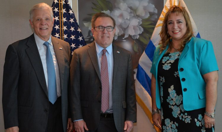 Futura Ministra Irene Moreira se reúne con Misión de los EEUU