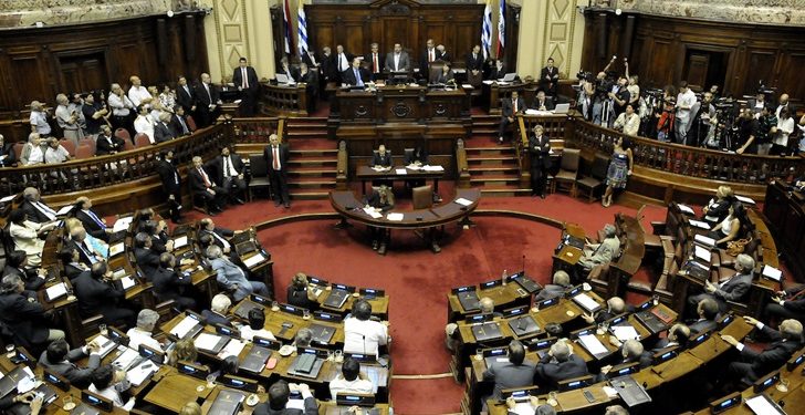 Los primeros movimientos del gobierno para hacer pie en un complejo escenario
