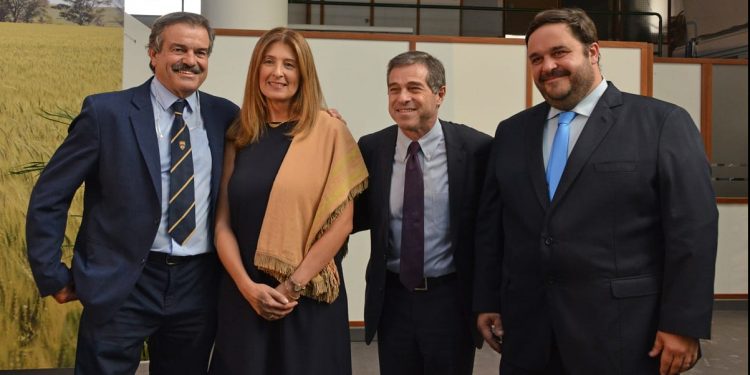 Uriarte dijo que el país productivo es el petróleo que tenemos en Uruguay