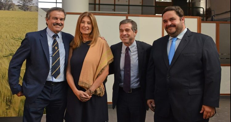 Uriarte dijo que el país productivo es el petróleo que tenemos en Uruguay