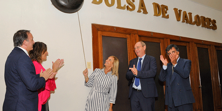 Primer Toque de Campana por la Igualdad de Género en Uruguay se realizó con la presencia de la vicepresidenta Argimón