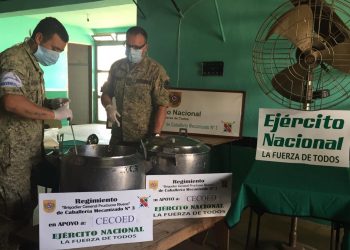 Ejército Nacional y voluntarios distribuyen platos de comida en Tranqueras