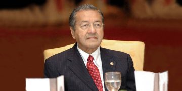 Malasia: Renuncia el primer ministro y se desata la lucha por el poder