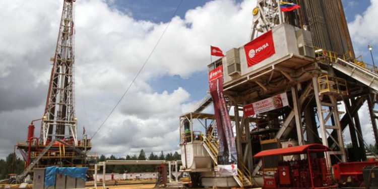 La caída de los precios del petróleo causa problemas en los productores sudamericanos