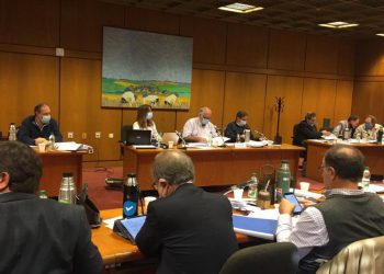 Coalición de gobierno ajusta últimos detalles de la ley de urgencia y oposición plantea sus reparos