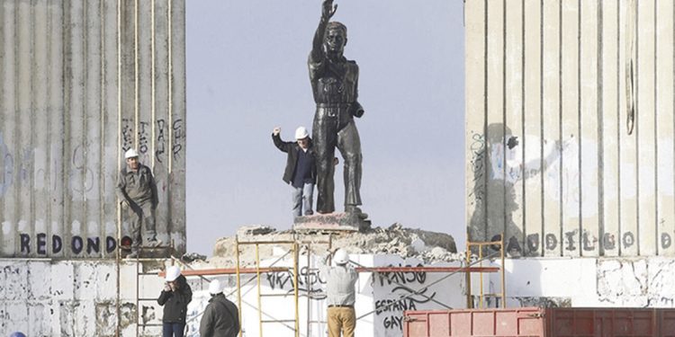Los iconoclastas modernos que pretenden enfrentarnos con nuestra historia